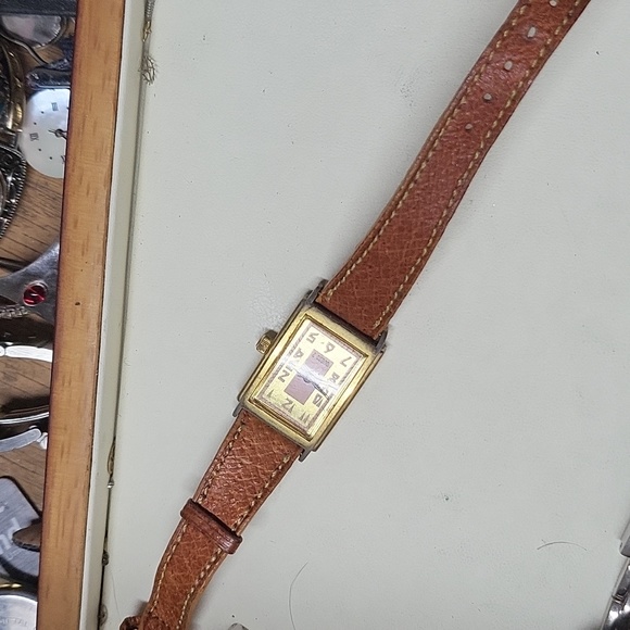 Female watches main image 9